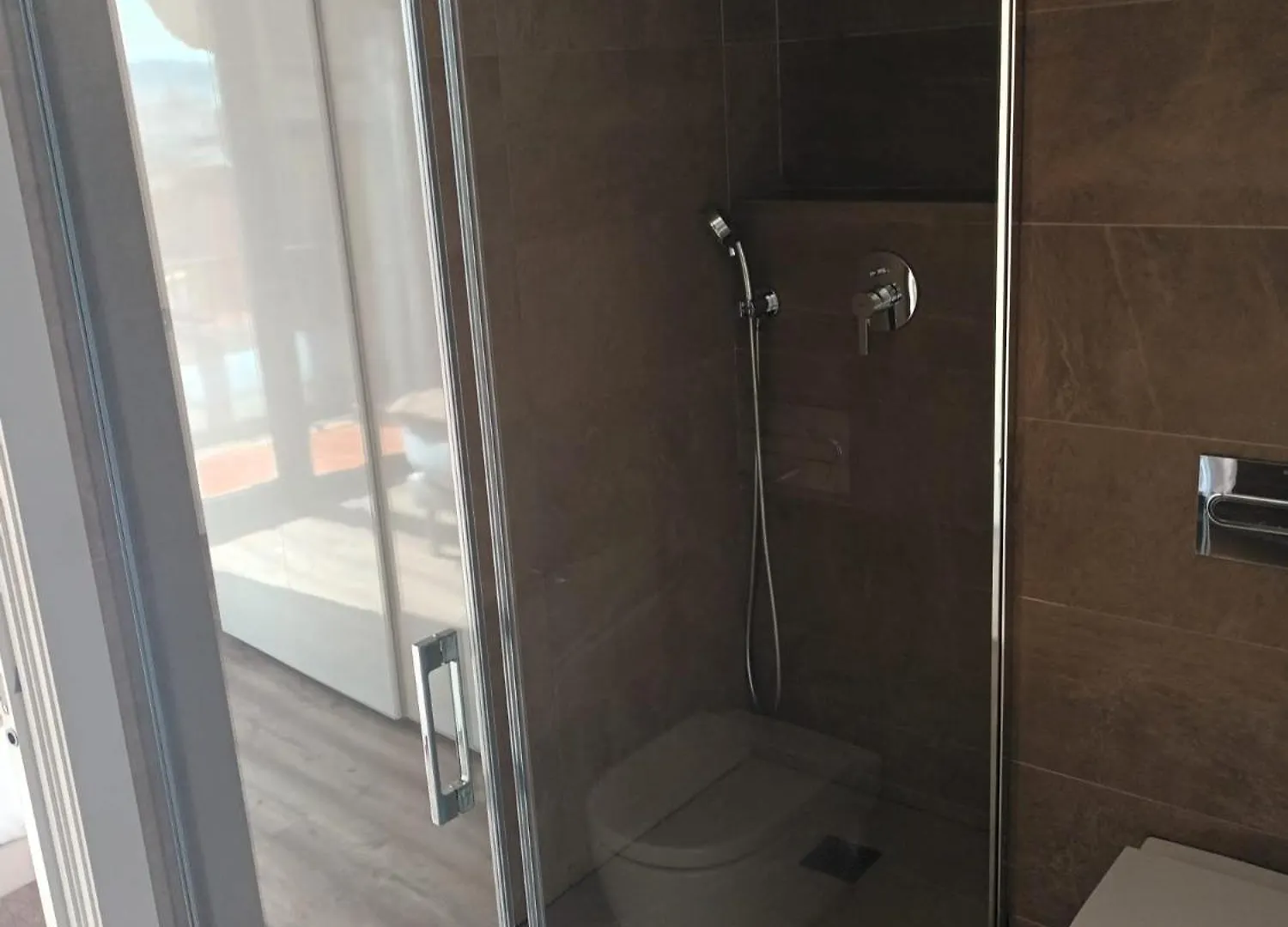 **  ברצלונה Hotel Monegal ספרד