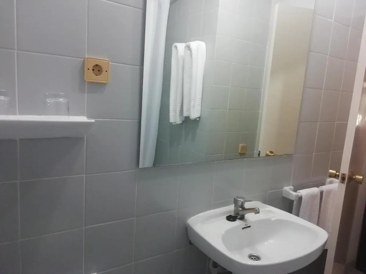 **  ברצלונה Hotel Monegal ספרד