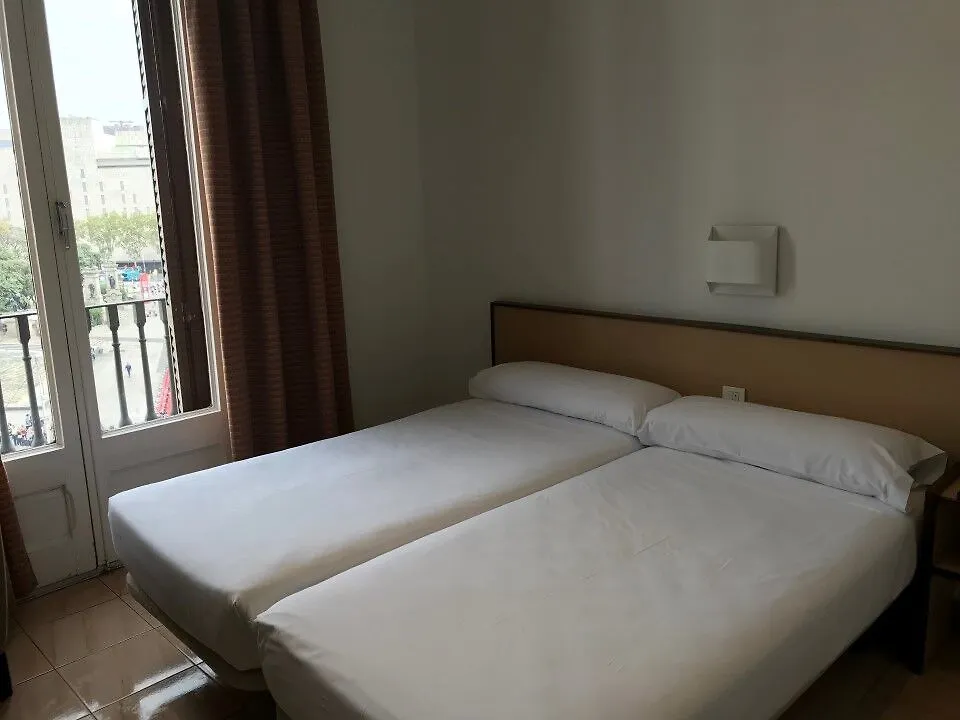 **  ברצלונה Hotel Monegal ספרד